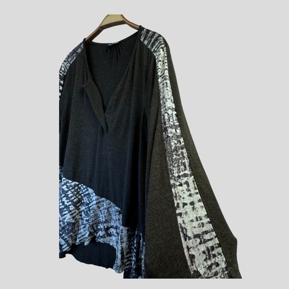 Women's Top XL Plunging Neckline Long Sleeve White Gray Print Detail Longline - Picture 4 of 11